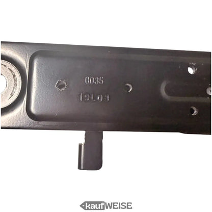 Schwarze Ninebot Max G30 Vorderradgabel mit gravierten Markierungen und Montagelöchern